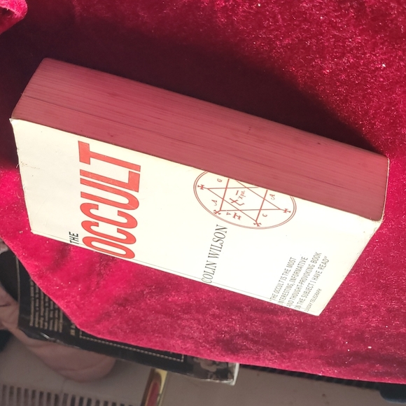 The Occult (novel) - Picture 2 of 4